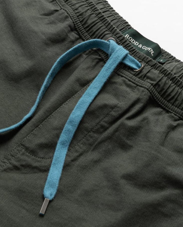 Gunn 7" Resort Short in Olive