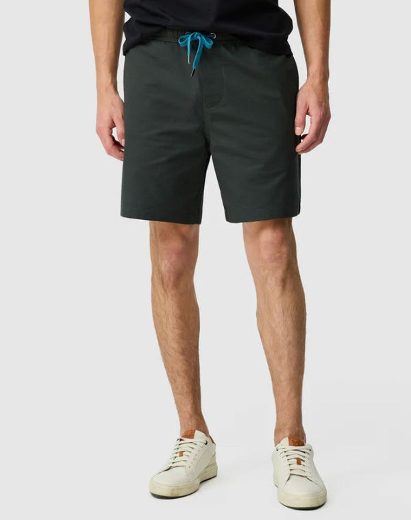 Gunn 7" Resort Short in Olive
