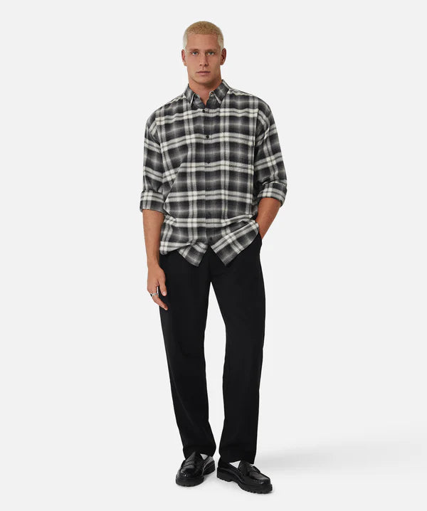 The Kingsman Long Sleeve Shirt in Cream/Black