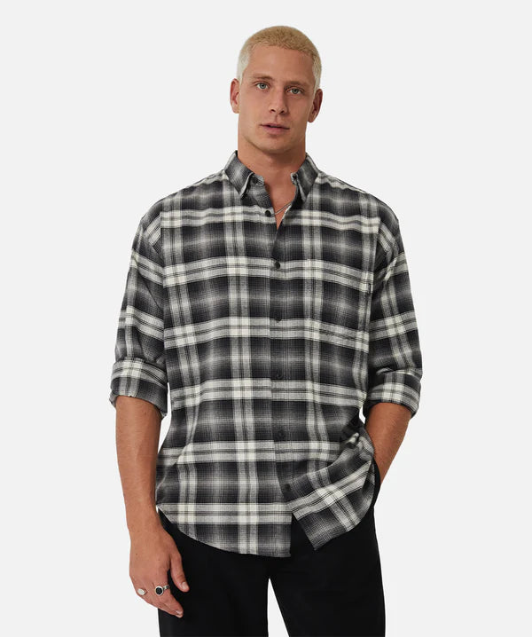 The Kingsman Long Sleeve Shirt in Cream/Black