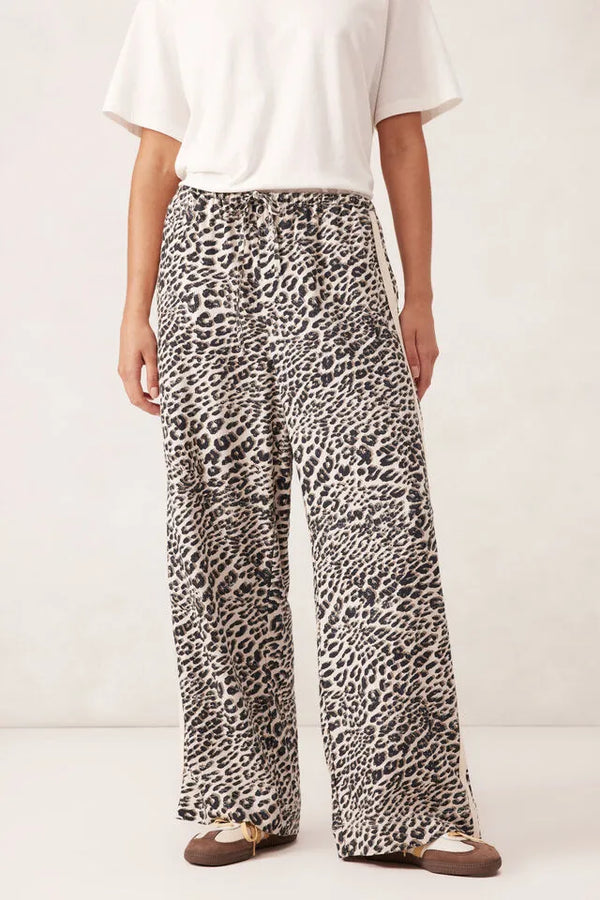 Ladies Relaxed Drawstring Pant in Leopard