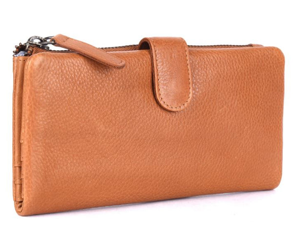 Rugged Hide – Women's Veronica Wallet in Tan