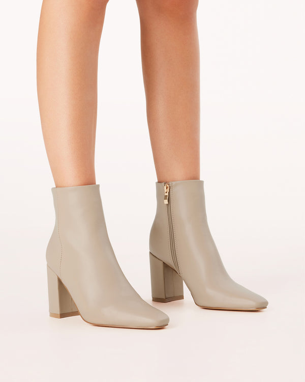 BiLLiNi Ladies Ankle Boot in Stone
