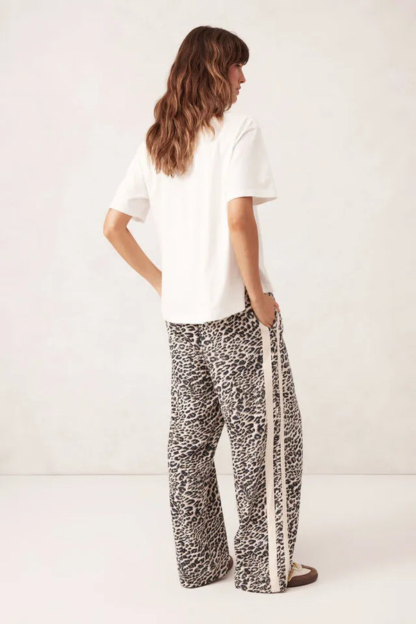 Ladies Relaxed Drawstring Pant in Leopard