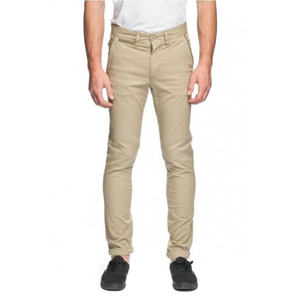 The Baxter Chino Pant is an essential in every guys wardrobe. In woven cotton/elastane twill this slim fit chino pant has a fixed waist, angled front pockets with herringbone tape detail and coin pocket, and back welt pockets with button closure and stitch detail. Available at My Harley and Rose.