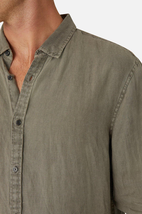 The love child of class and comfort, linen shirts have long been a stylish companion. With endless classic appeal, The Tennyson Linen L/S Shirt takes breathable and lightweight linen to make a shirt that exudes effortless charm. Available at My Harley and Rose